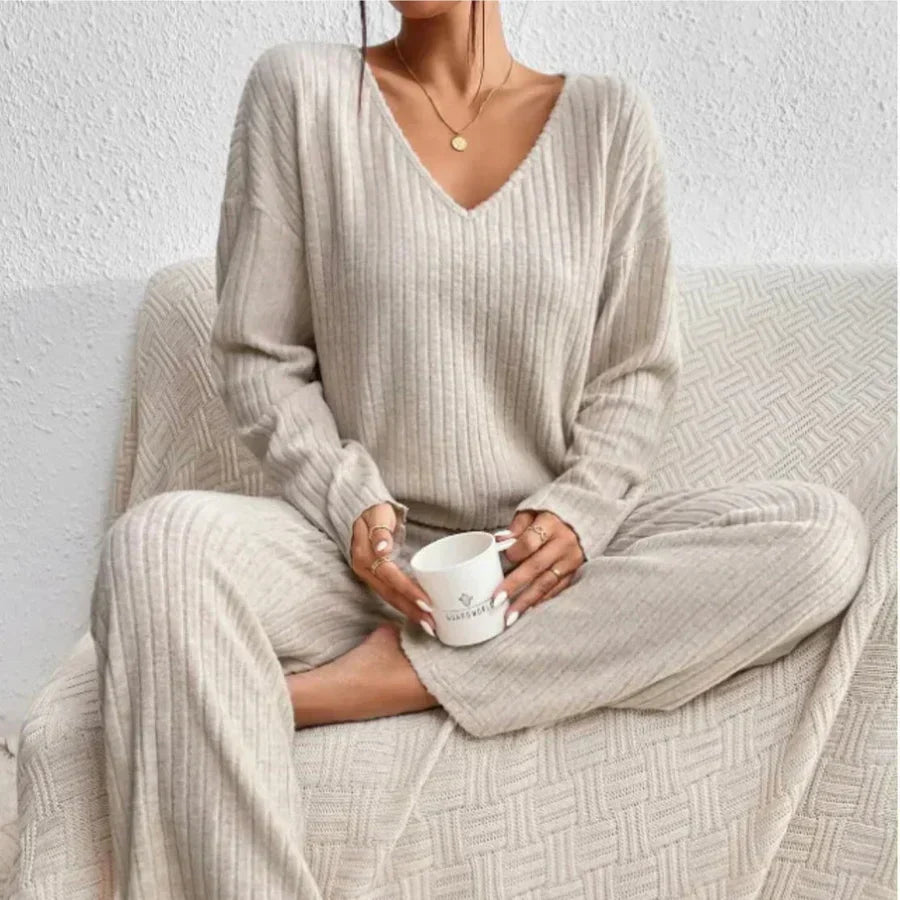 Elara | Two-Piece Suit With Straight Trousers and V-Neck Top